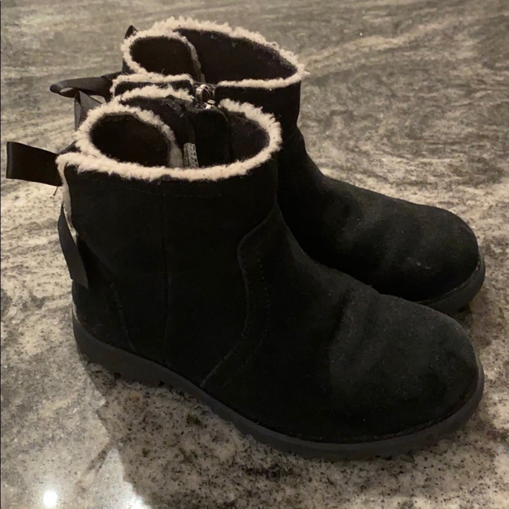 Girls Ugg Suede Winter Boots with Bow - size 1